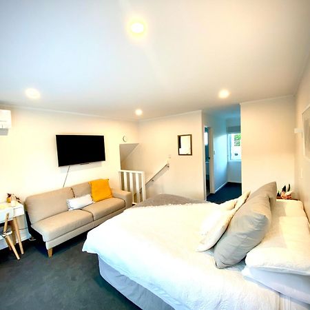 2 Mile Bay Guesthouse タウポ エクステリア 写真