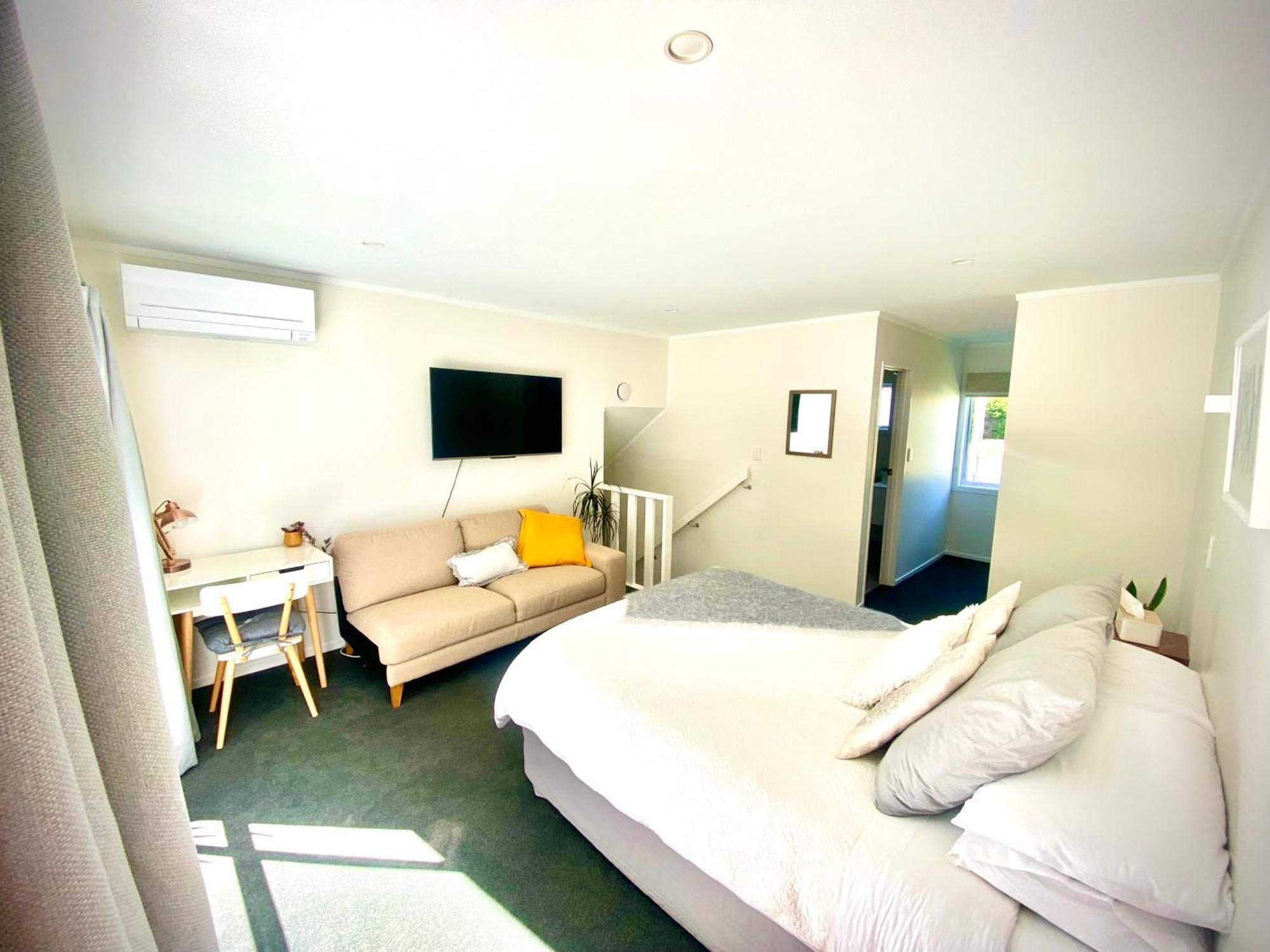 2 Mile Bay Guesthouse タウポ エクステリア 写真