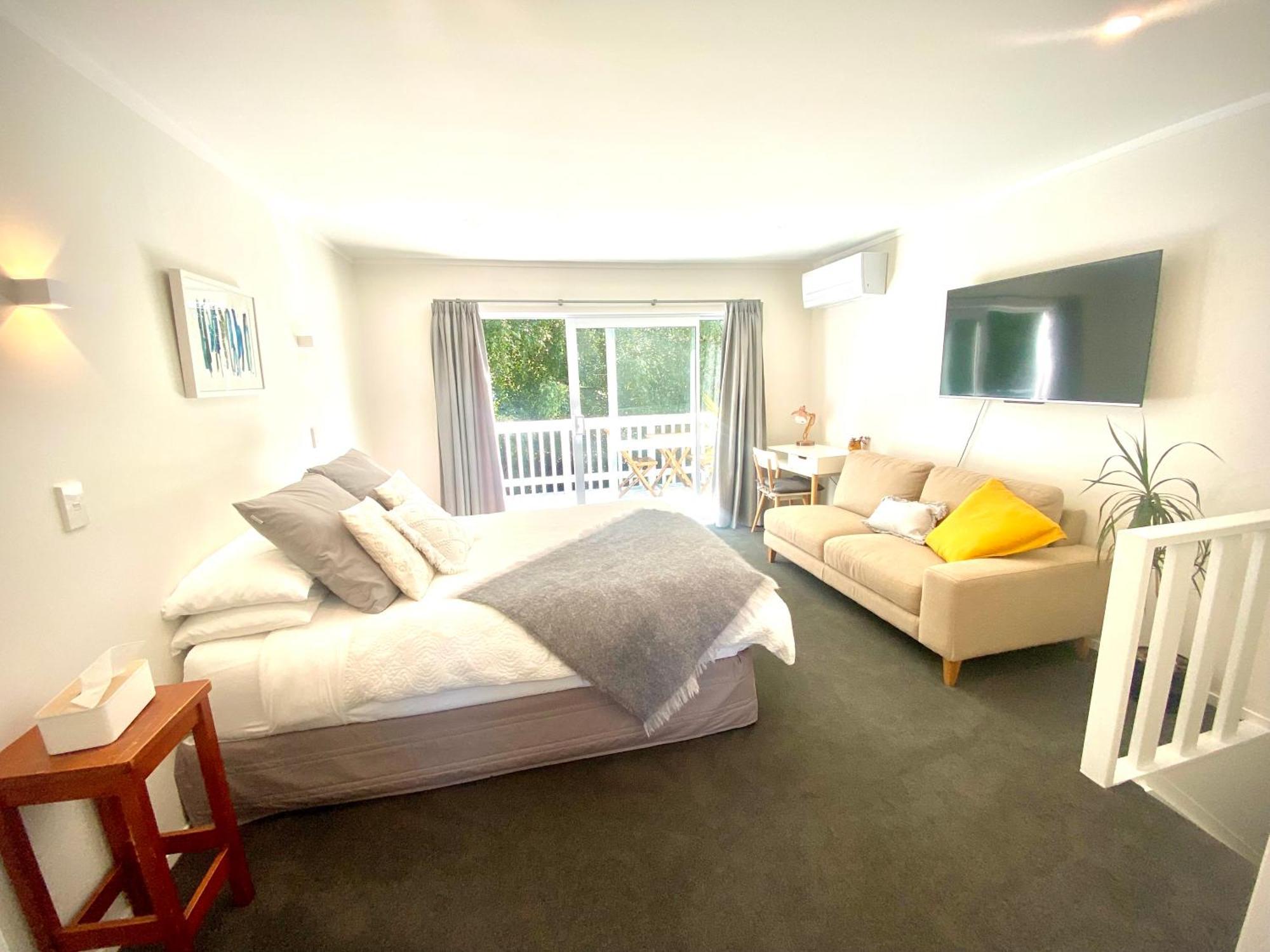 2 Mile Bay Guesthouse タウポ エクステリア 写真