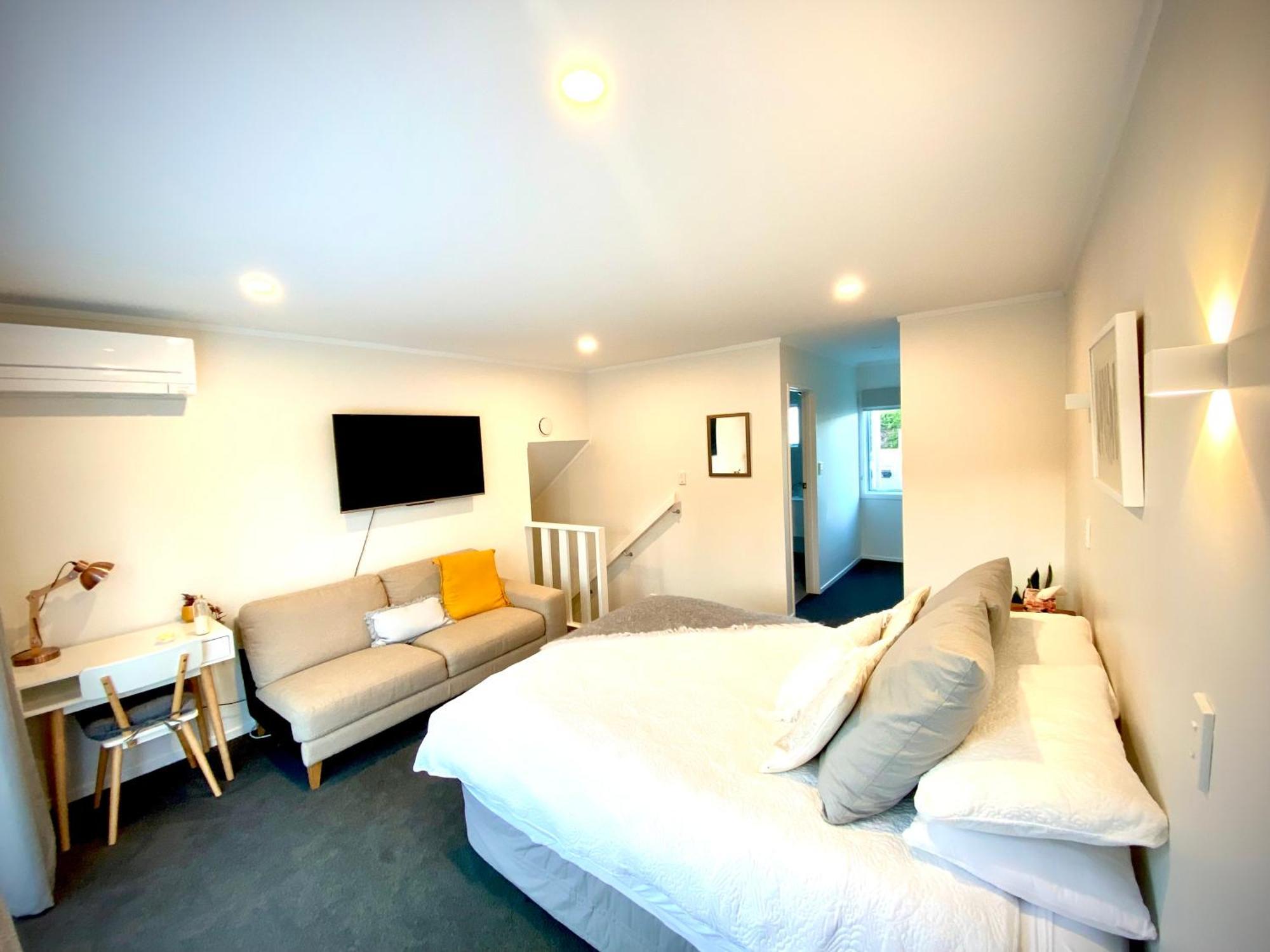2 Mile Bay Guesthouse タウポ エクステリア 写真
